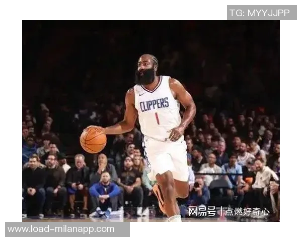 哈登半场表现低迷三分球失准球队外线哑火难以破局